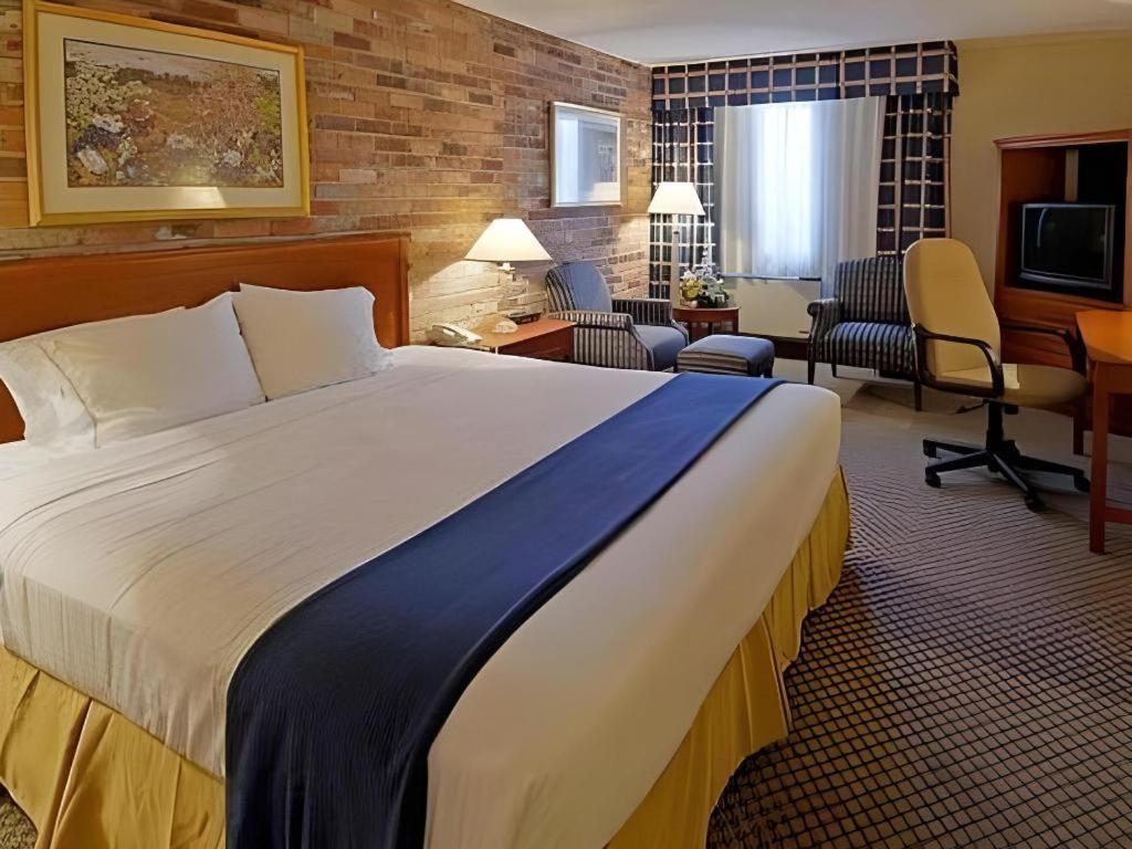 Hotel Express East - Scarborough By Ihg 2*