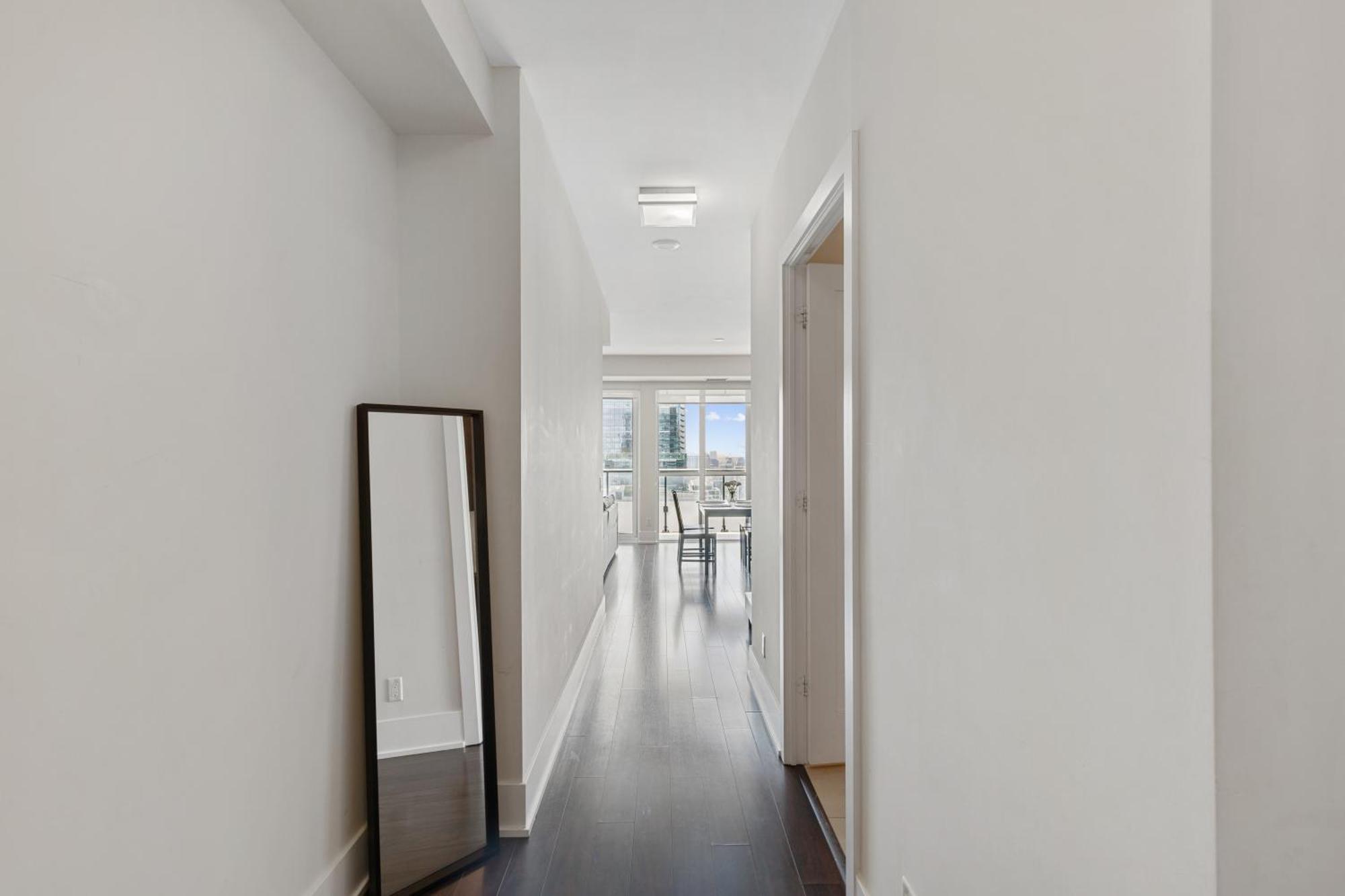 Aparthotel Cn Tower View 2 Bedroom *