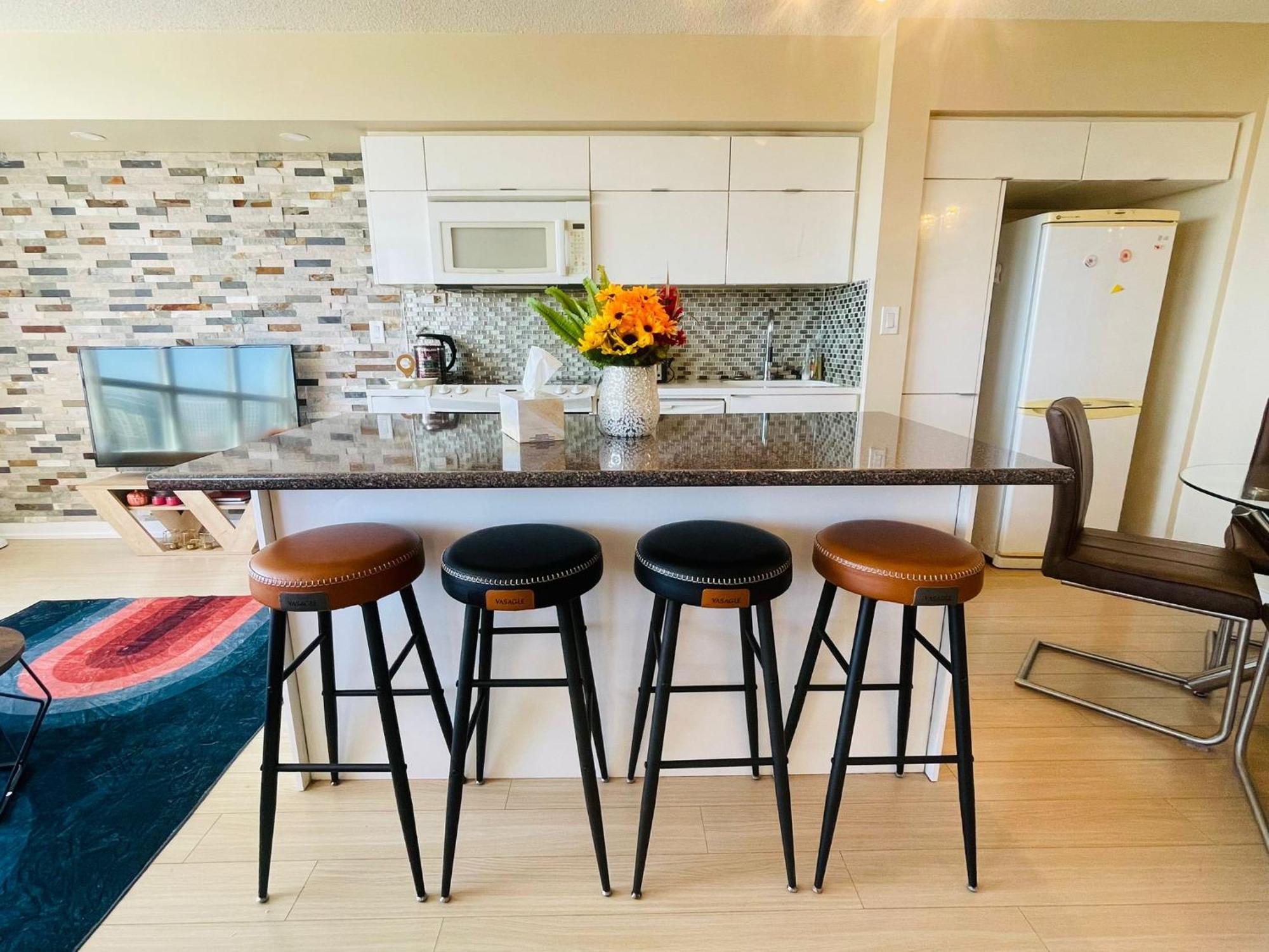 Downtown Retreat 2br - Near Cn Tower With Views Toronto