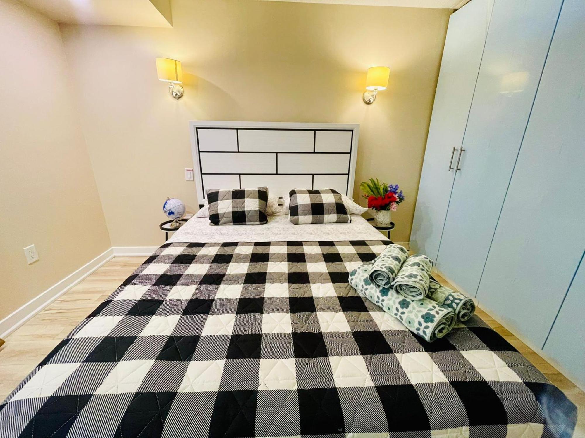 Downtown Retreat 2br - Near Cn Tower With Views *