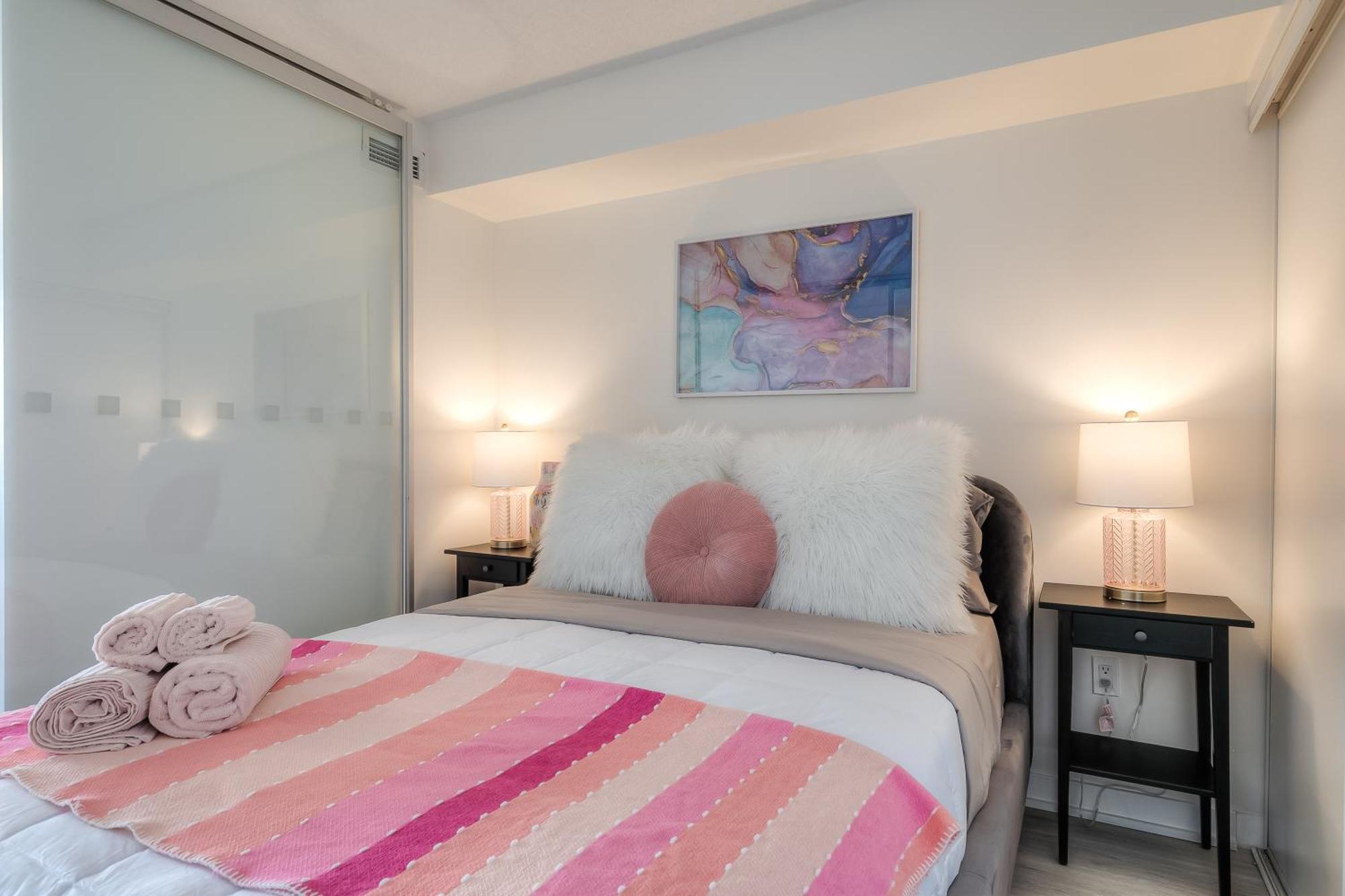 Bright & Stylish 2br In Downtown With View Apartment Toronto