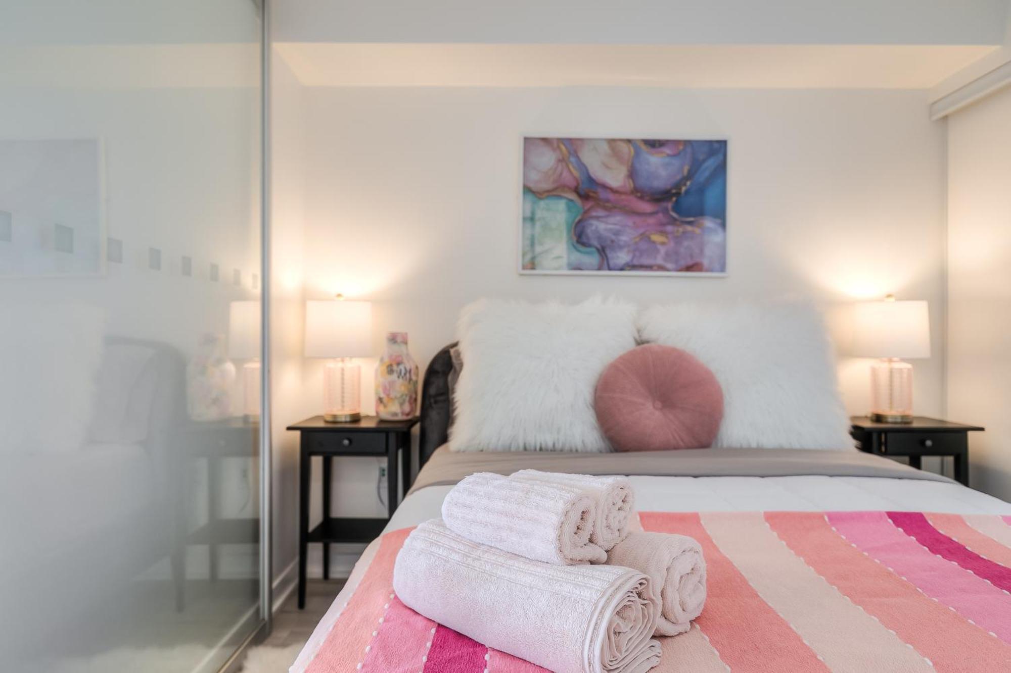 Bright & Stylish 2br In Downtown With View