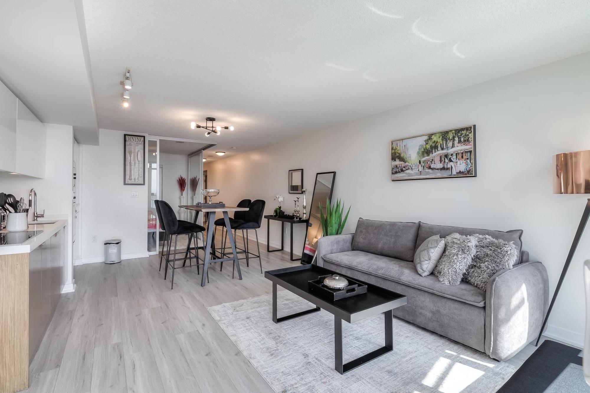 Bright & Stylish 2br In Downtown With View Toronto