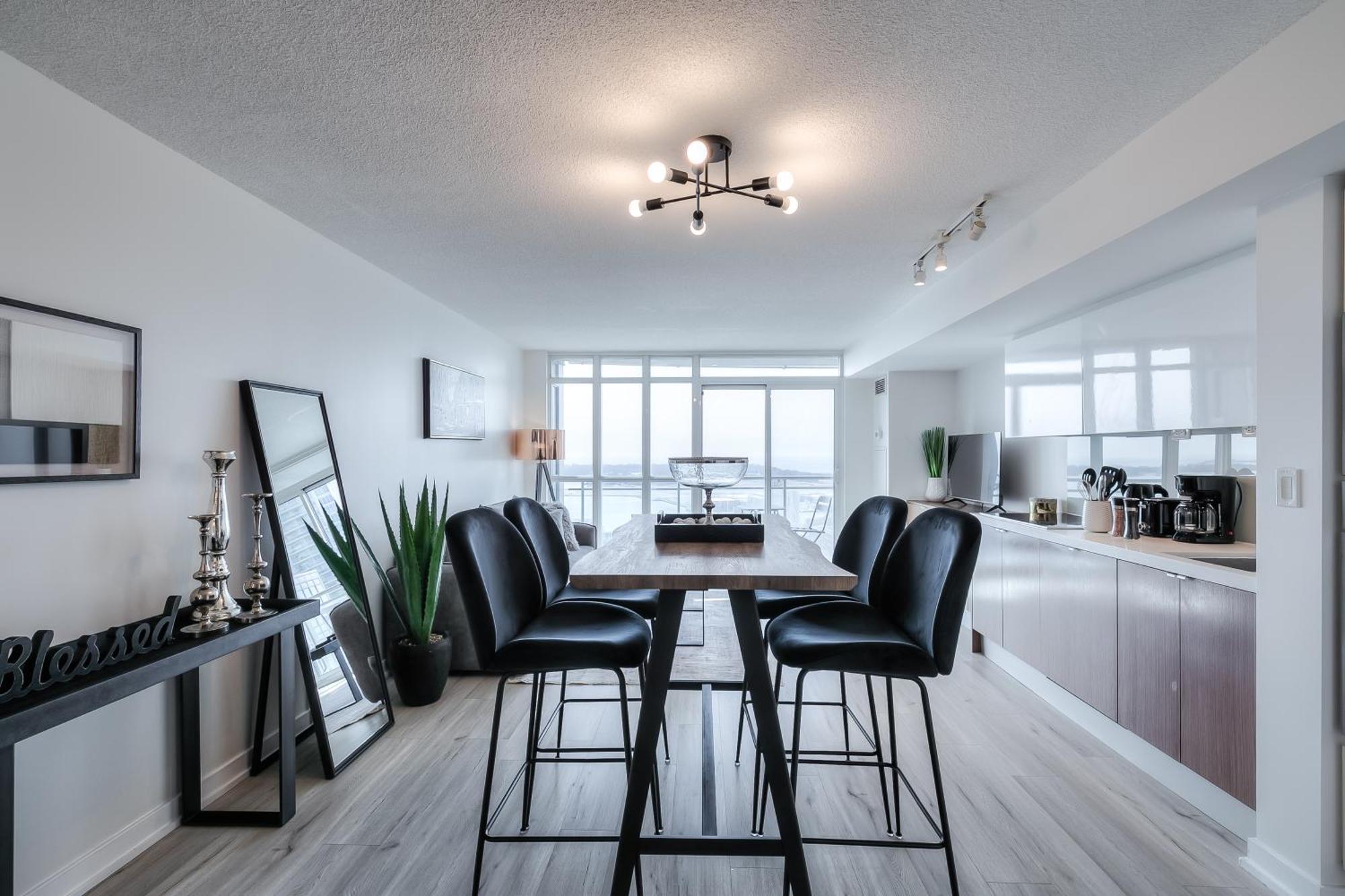 Bright & Stylish 2br In Downtown With View Apartment *