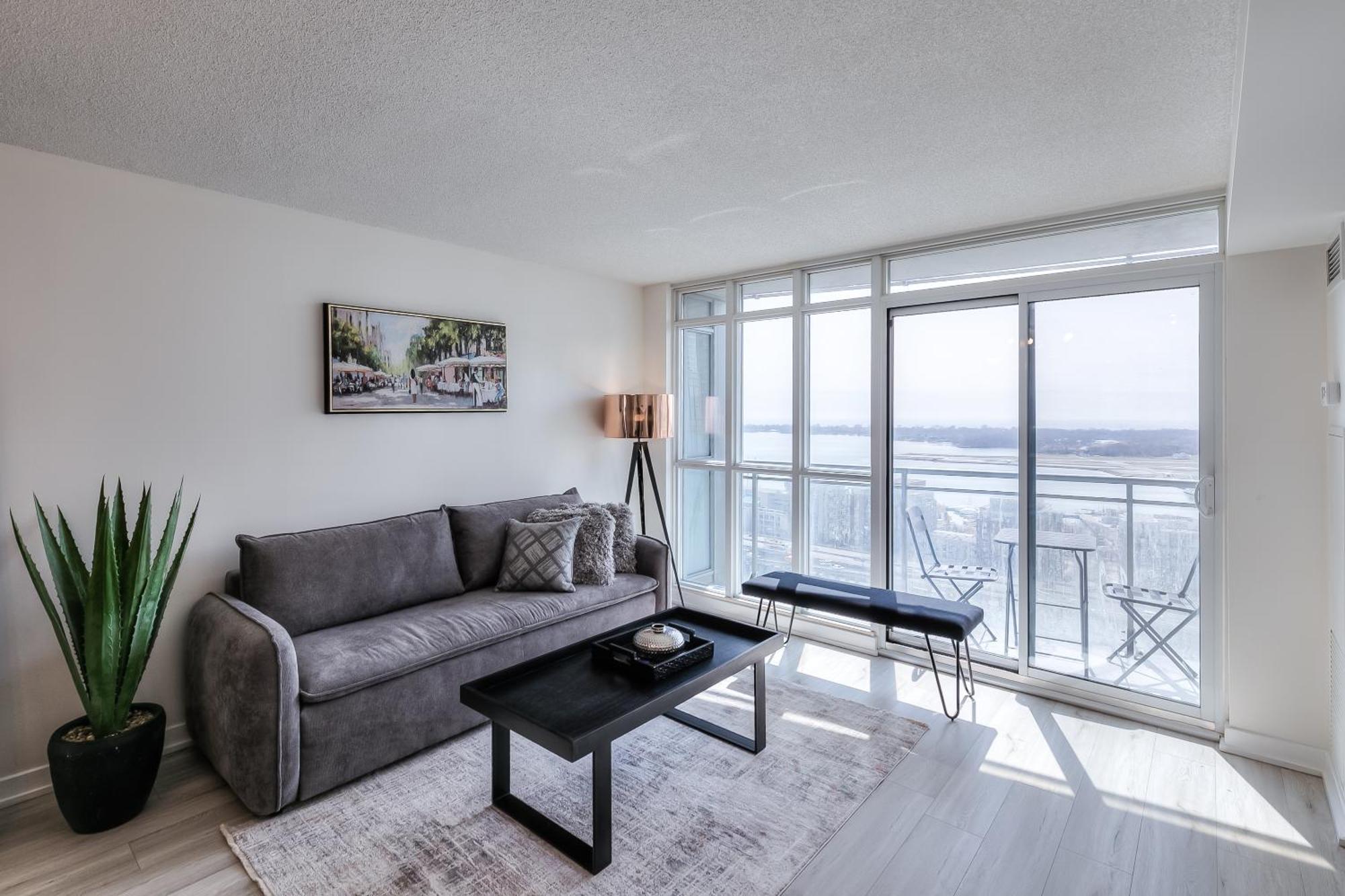 Bright & Stylish 2br In Downtown With View *