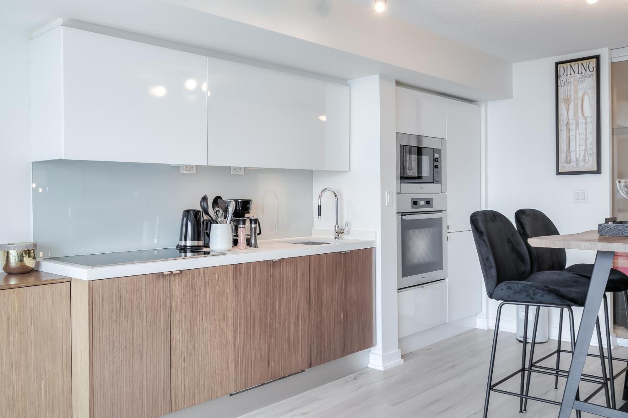 Bright & Stylish 2br In Downtown With View *