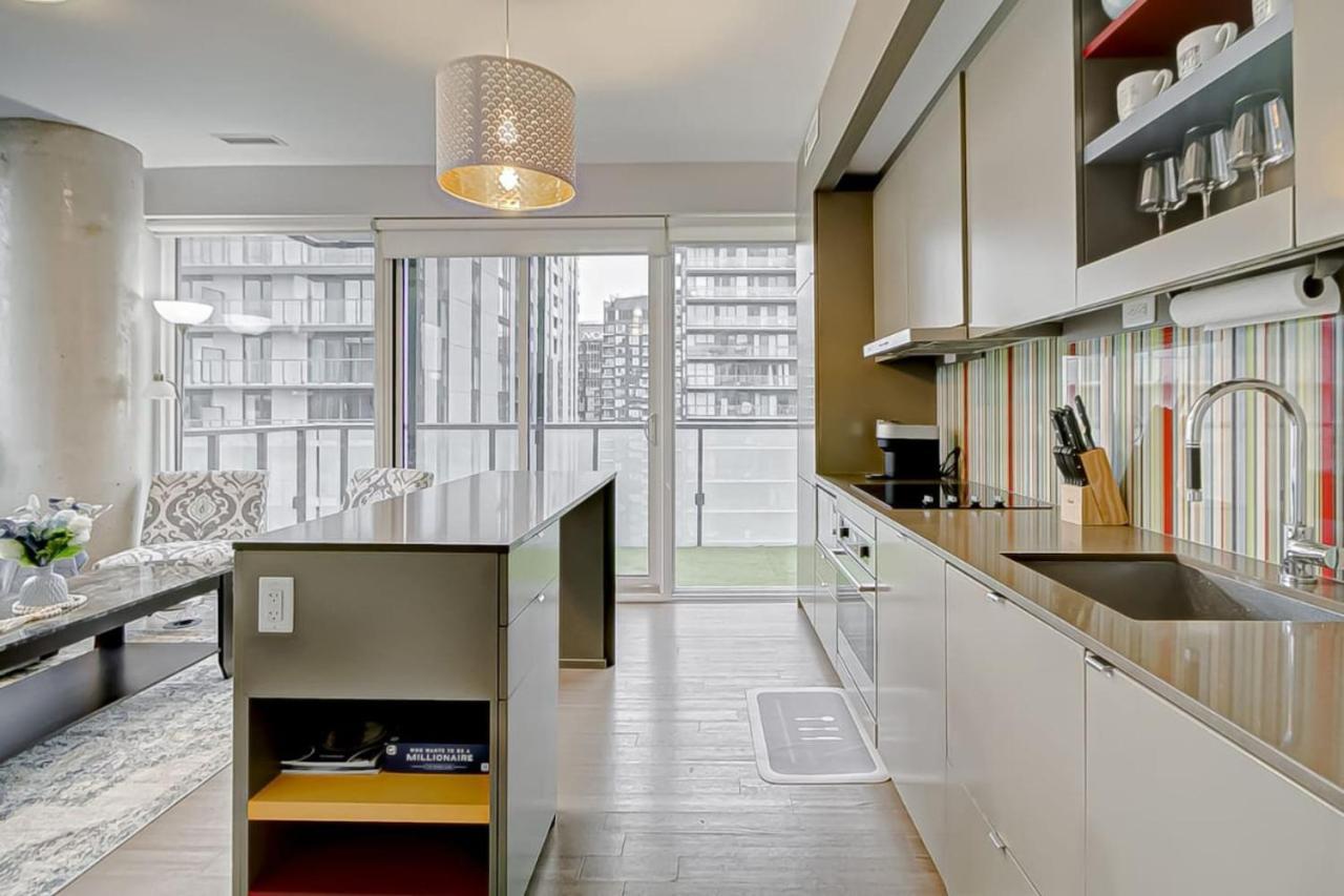 The Skyline Retreat By Instant Holiday home Toronto