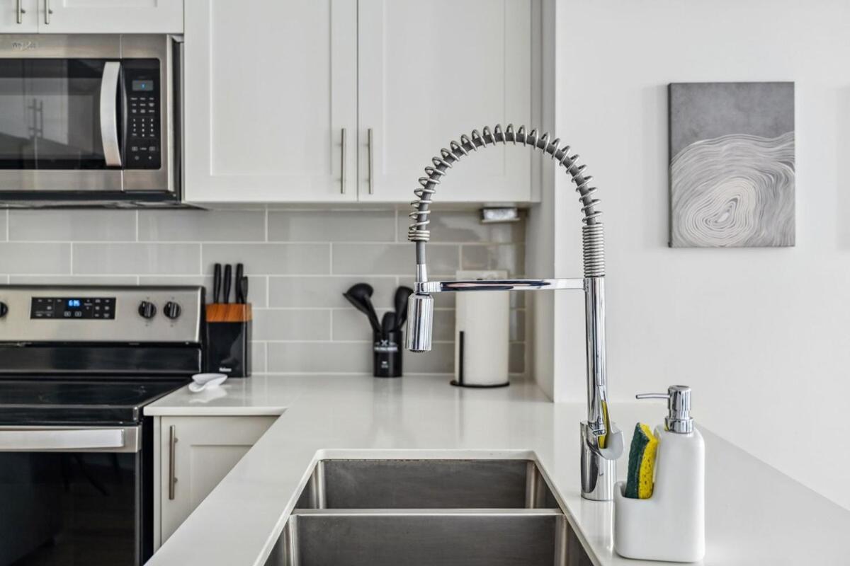 Stunning 2br Retreat, Patio & Parking *