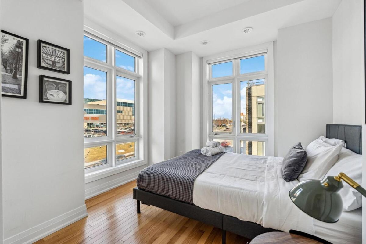 Stunning 2br Retreat, Patio & Parking * Toronto