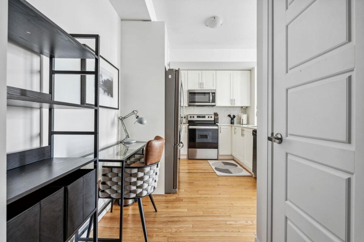 Apartment Stunning 2br Retreat, Patio & Parking