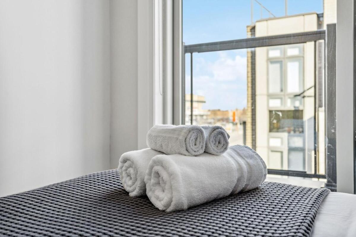 Stunning 2br Retreat, Patio & Parking Apartment