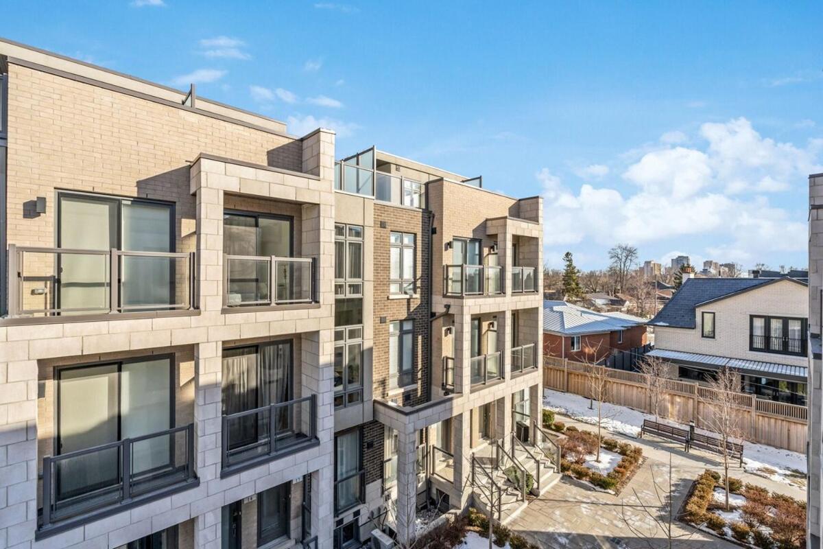 Apartment Stunning 2br Retreat, Patio & Parking Toronto