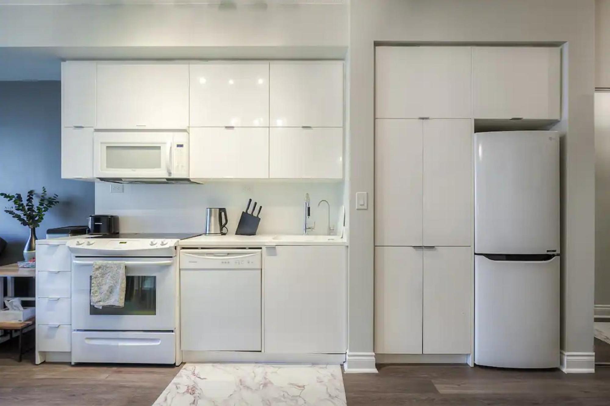 Apartment Entire Condo, Heart Of Downtown Toronto