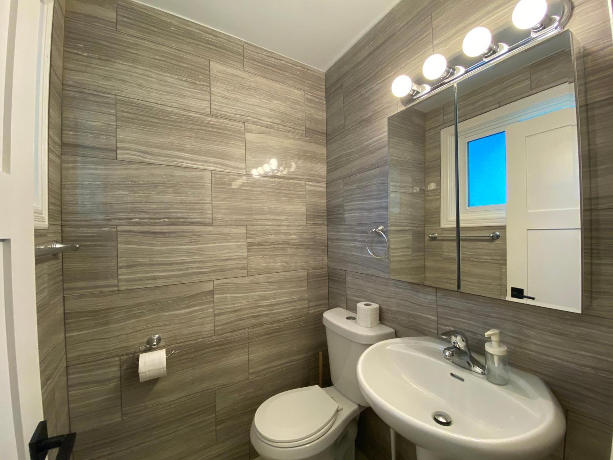 Yonge And Finch Subway !o Cozy & Modern Private Bdr With Private Bathroom Toronto