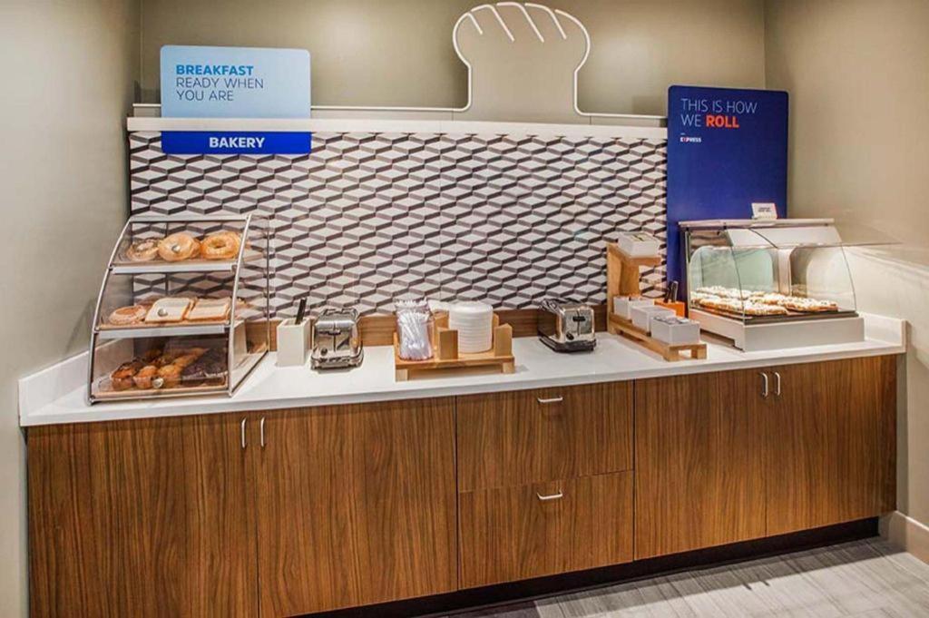 Hotel Express East - Scarborough By Ihg 2*