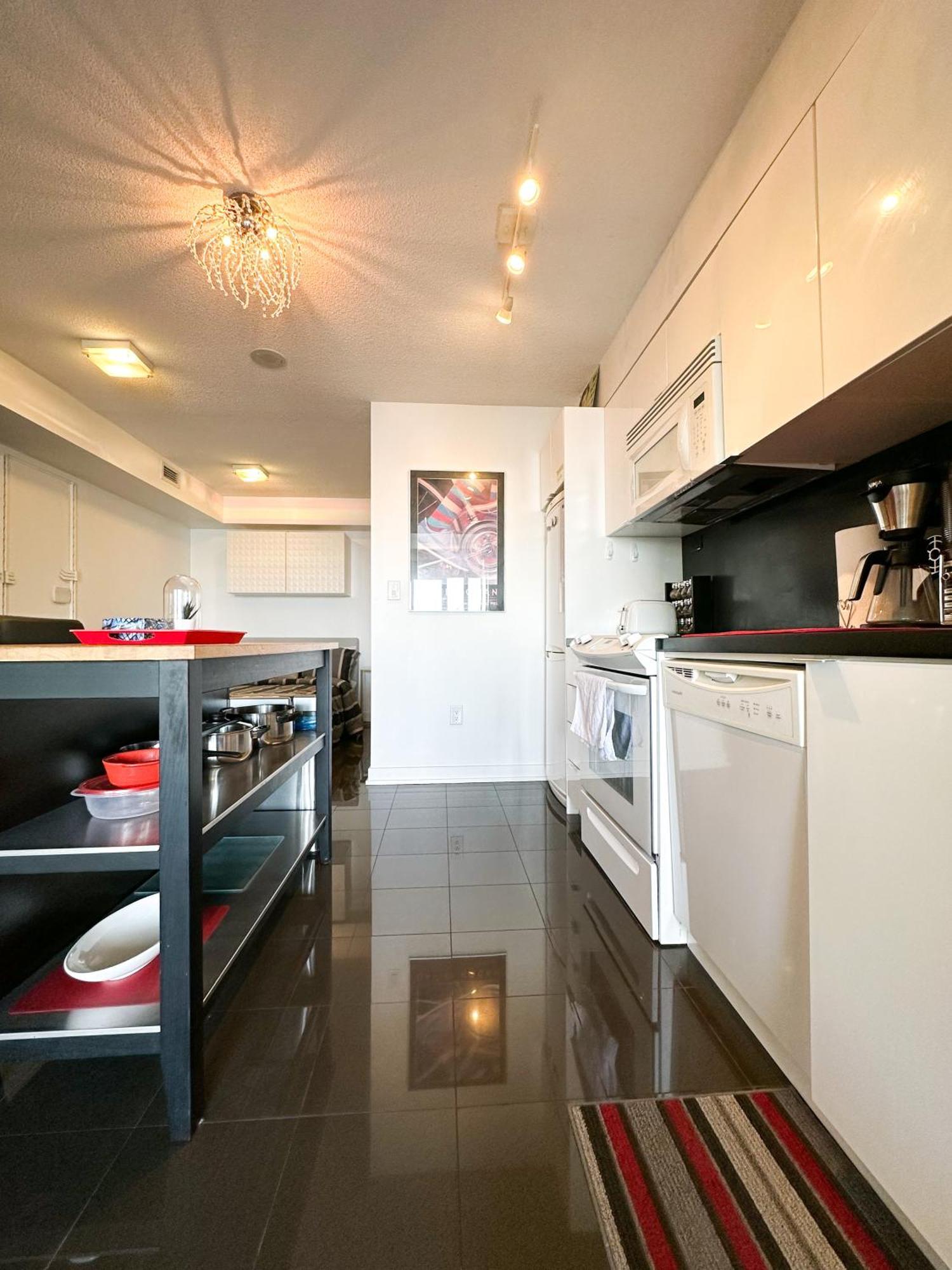 Comfort Iceboat Lakeview & Free Parking Apartment Toronto