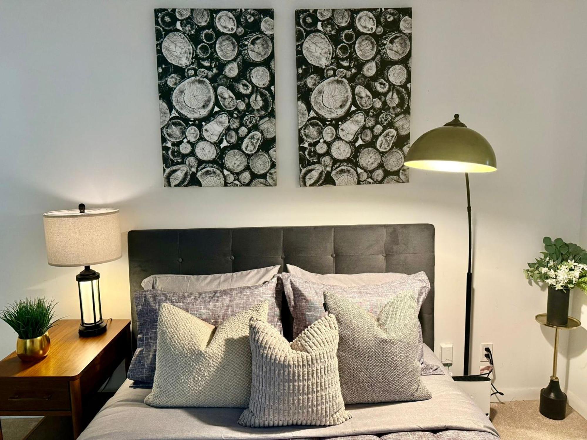 Apartment Precious 2br Den In The Heart Of *