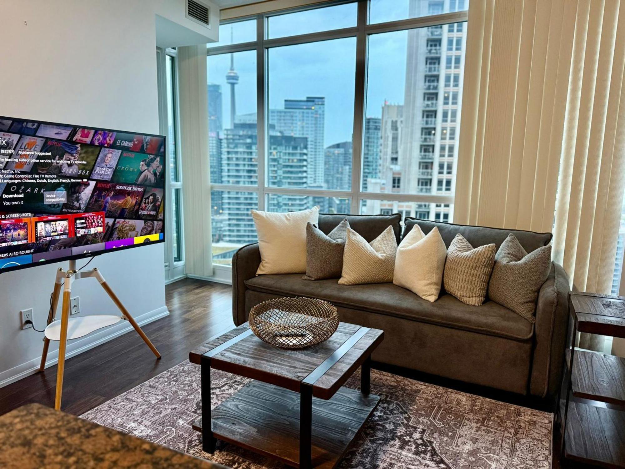 Precious 2br Den In The Heart Of * Toronto