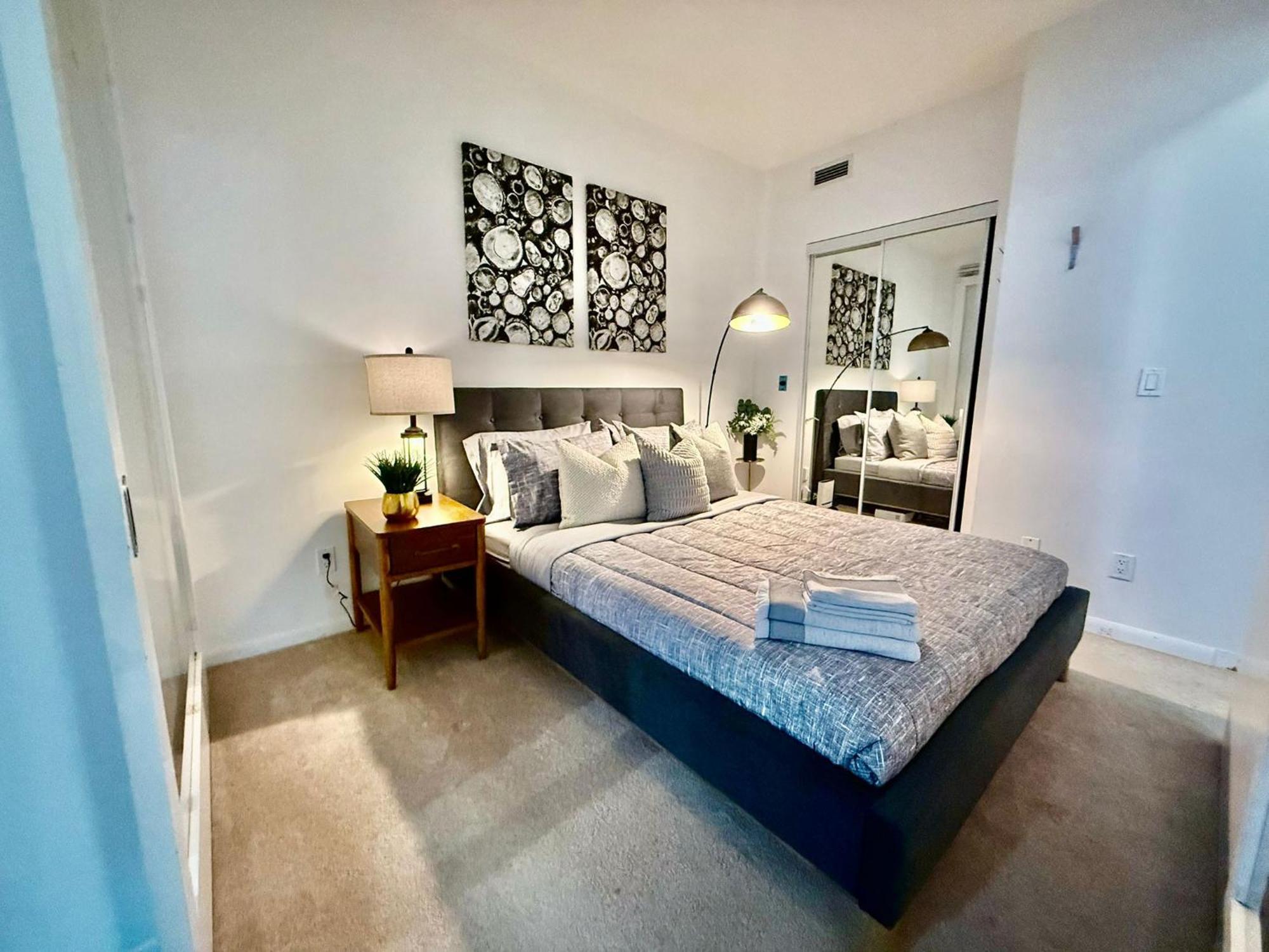 Apartment Precious 2br Den In The Heart Of *