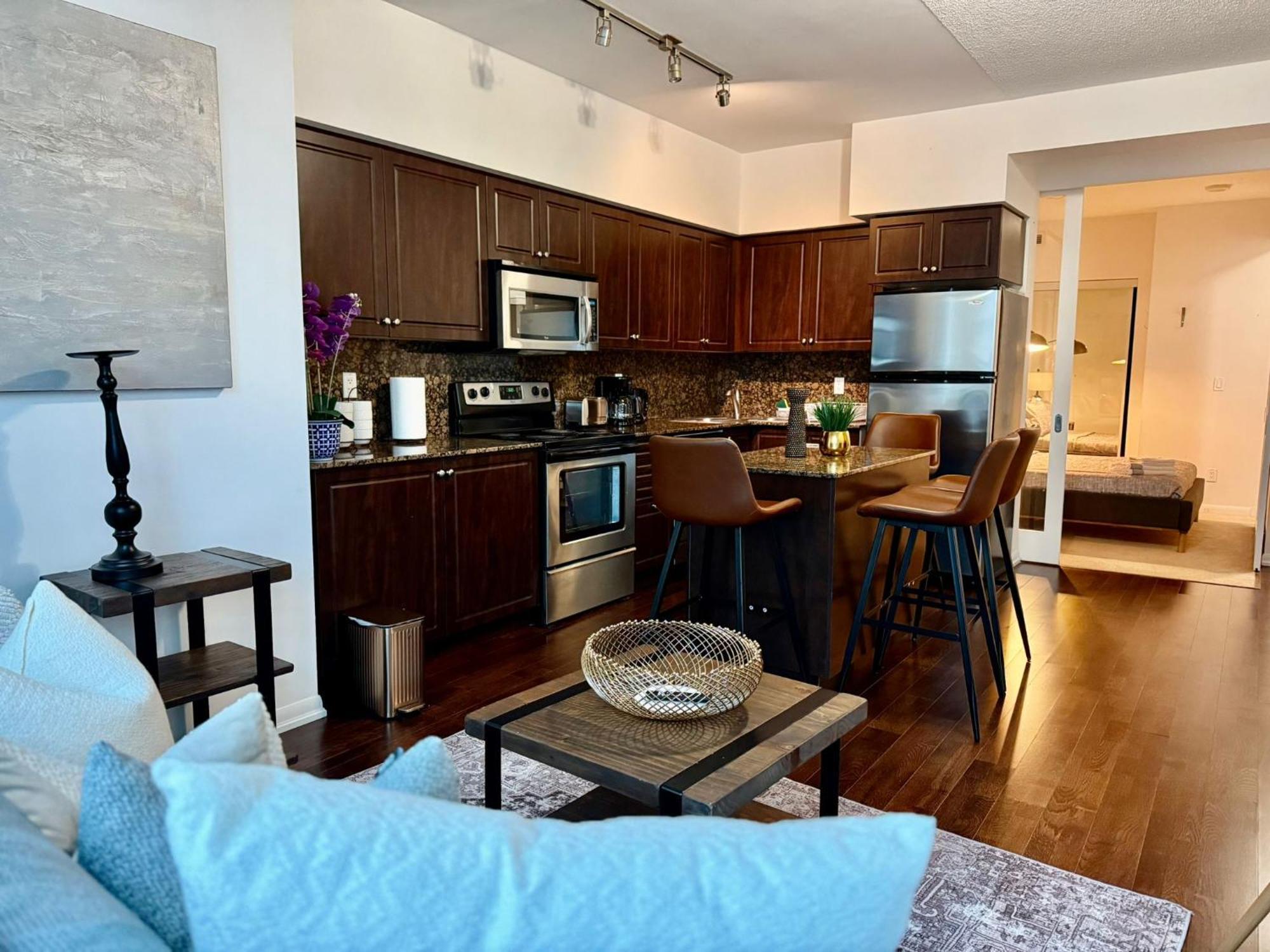 Apartment Precious 2br Den In The Heart Of Toronto