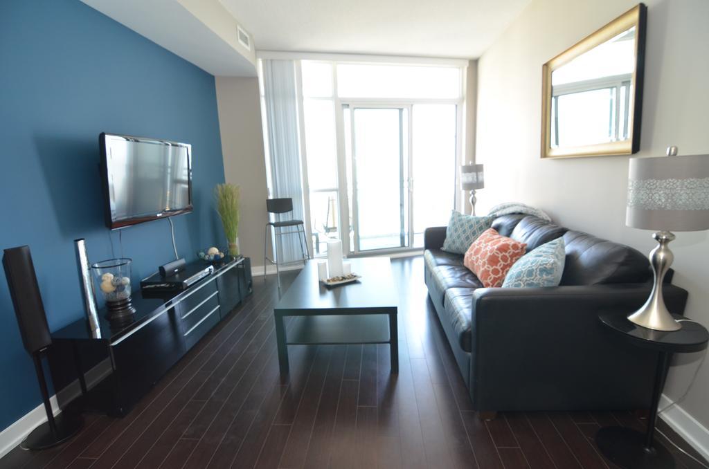Holiday home Escape - Lakeshore- 38 Dan Leckie Way Toronto