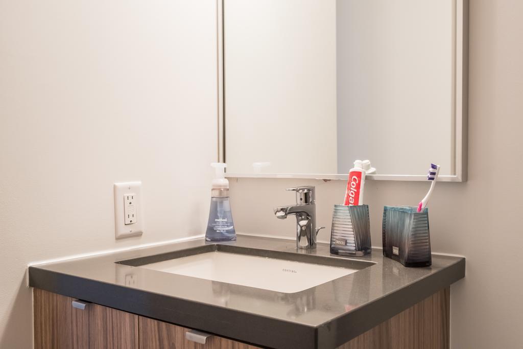 Luxury In Yorkville Apartment