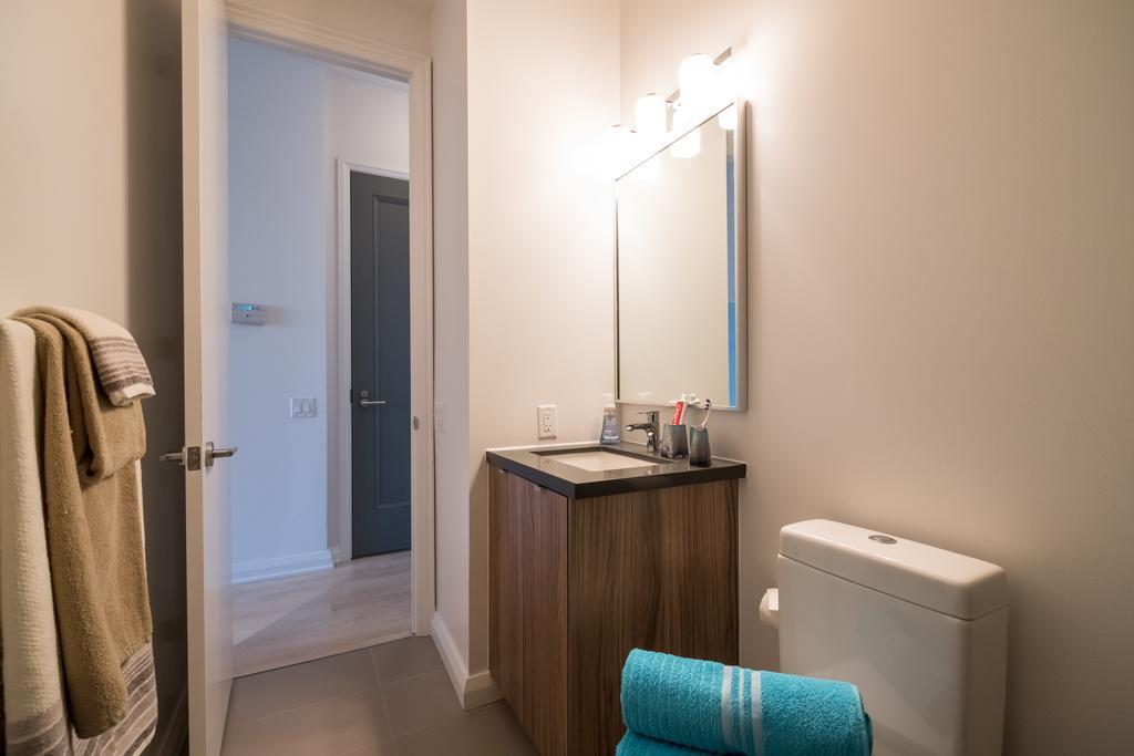 Luxury In Yorkville Apartment *