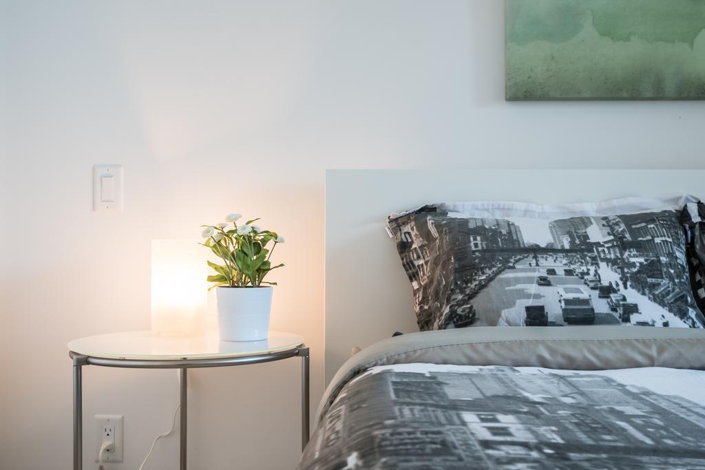 Luxury In Yorkville Apartment