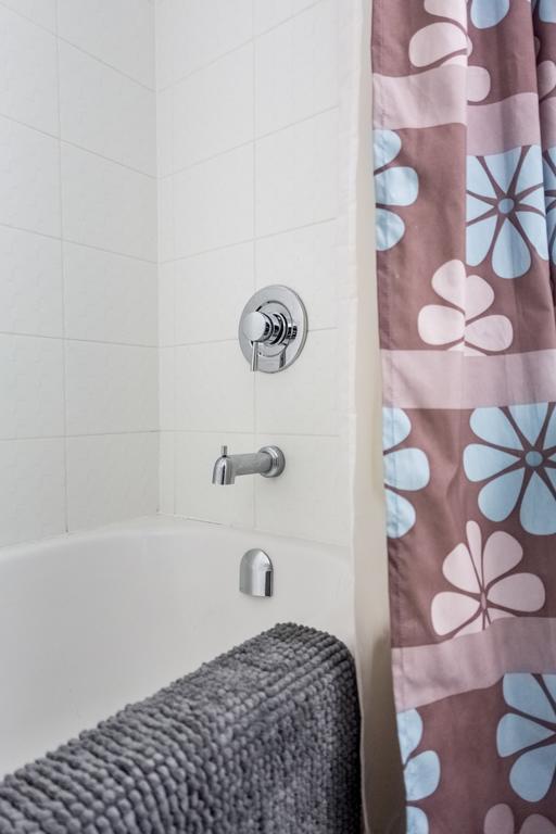 Queen West Suites Apartment