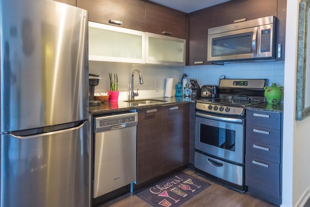 Queen West Suites Apartment Toronto