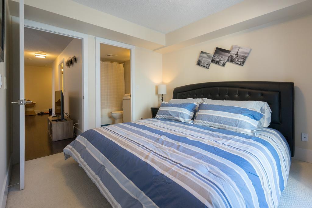 Applewood - Luxury 3 Bdrm Apartment *