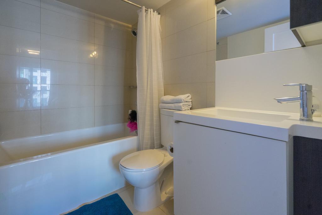 Applewood - Luxury 3 Bdrm Apartment Toronto