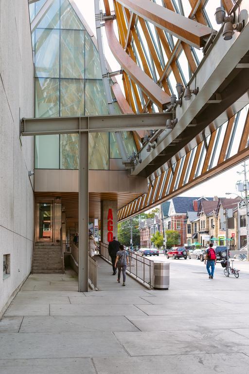 Luxury In Yorkville *