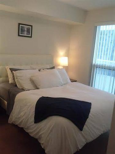 E.s.i Furnished At Fly * Toronto