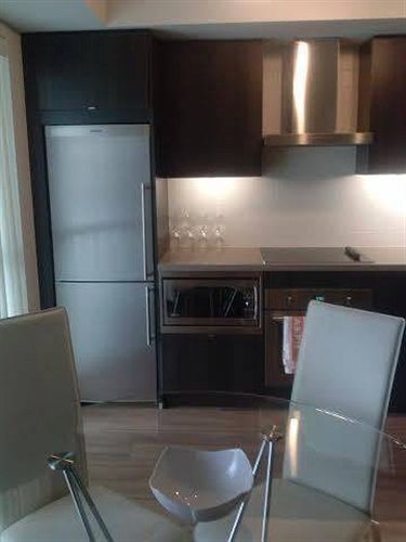 E.s.i Furnished At Fly Apartment Toronto