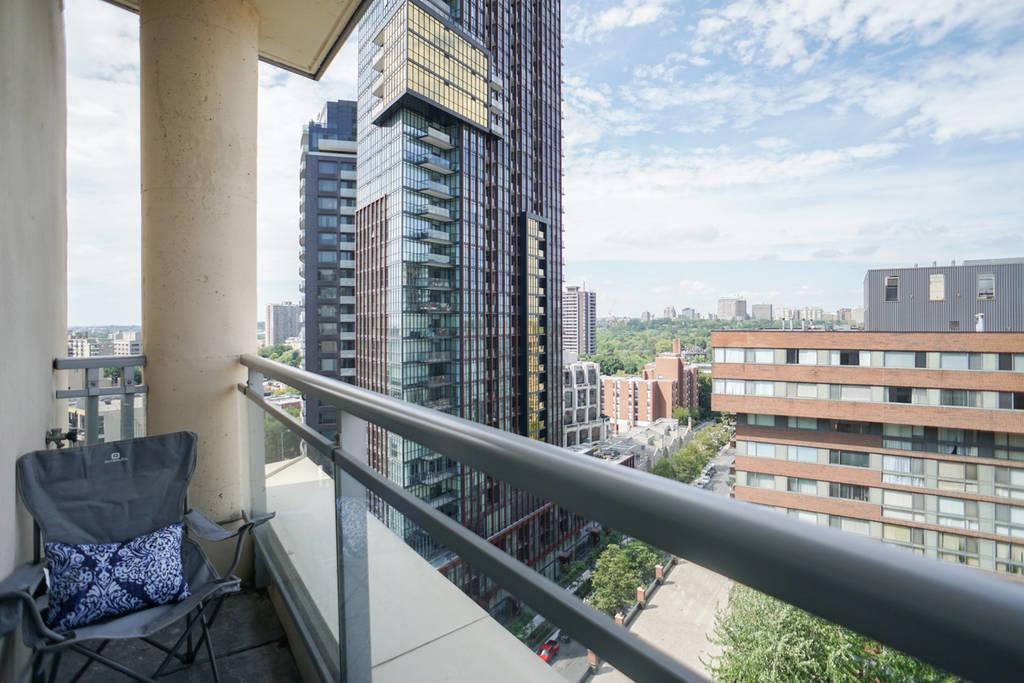 Yorkville Penthouse Apartment *