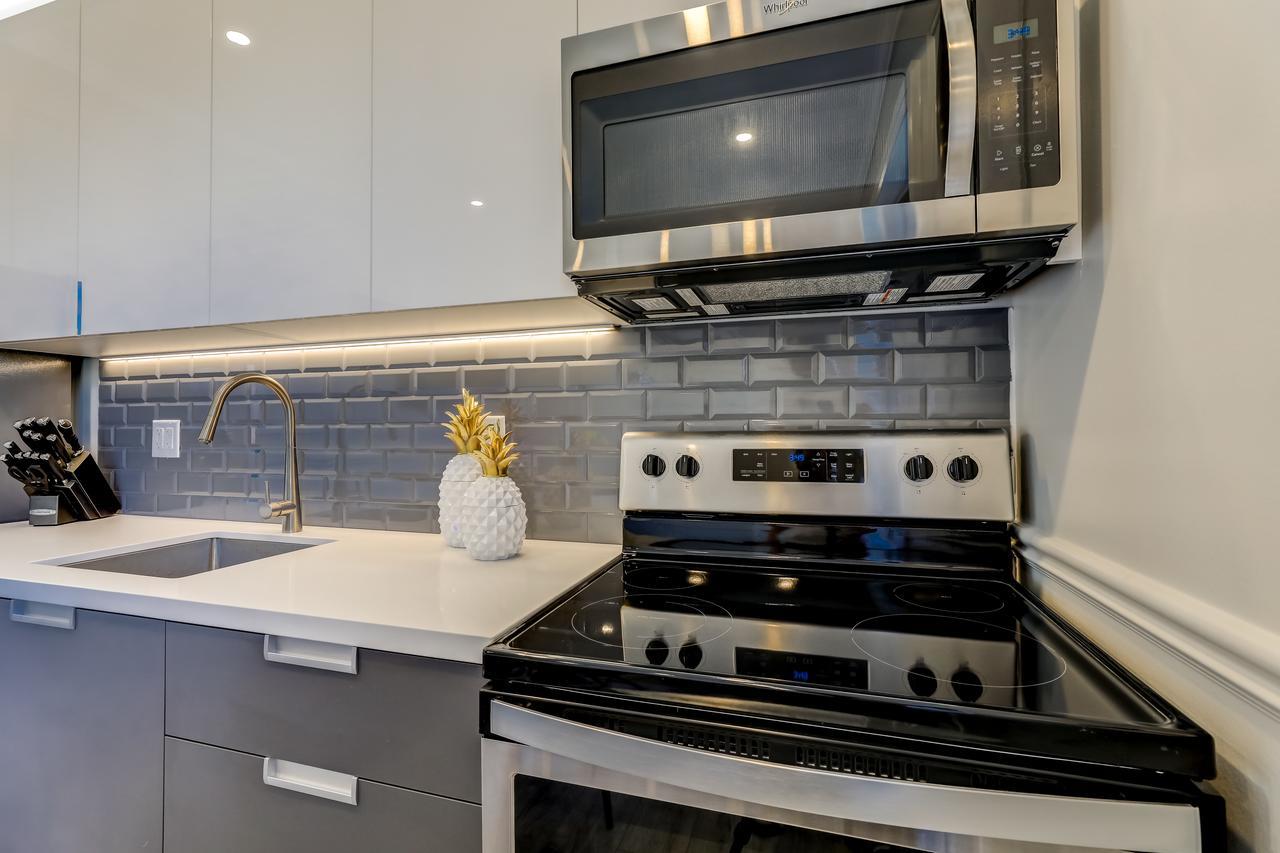 Applewood - Etobicoke Apartment *