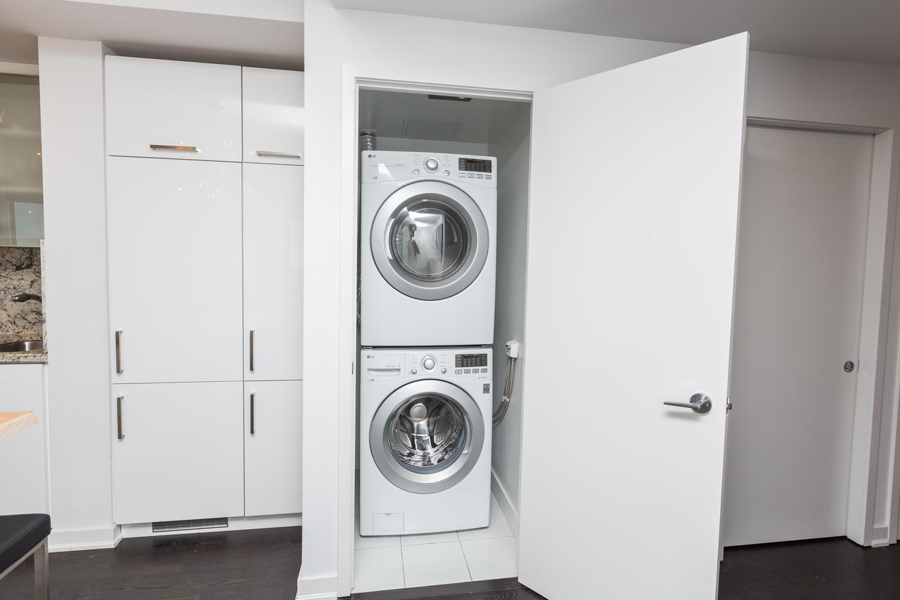 Applewood - 3 Bdrm Luxury Lakeview