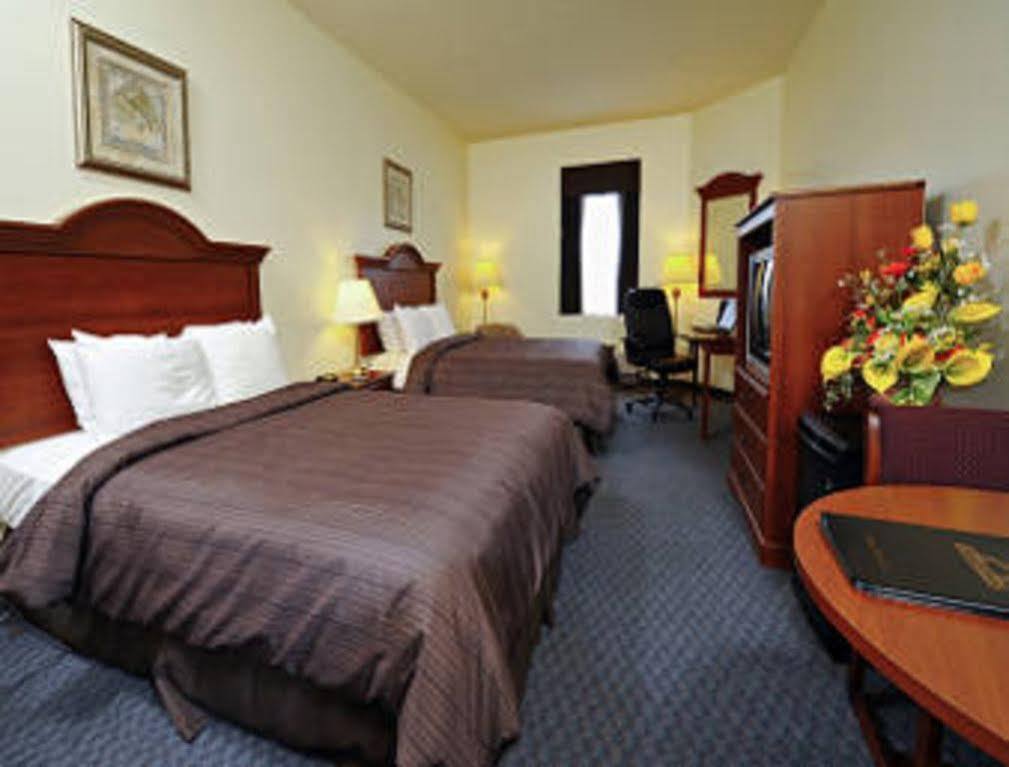 Days By Wyndham East Beaches 2*