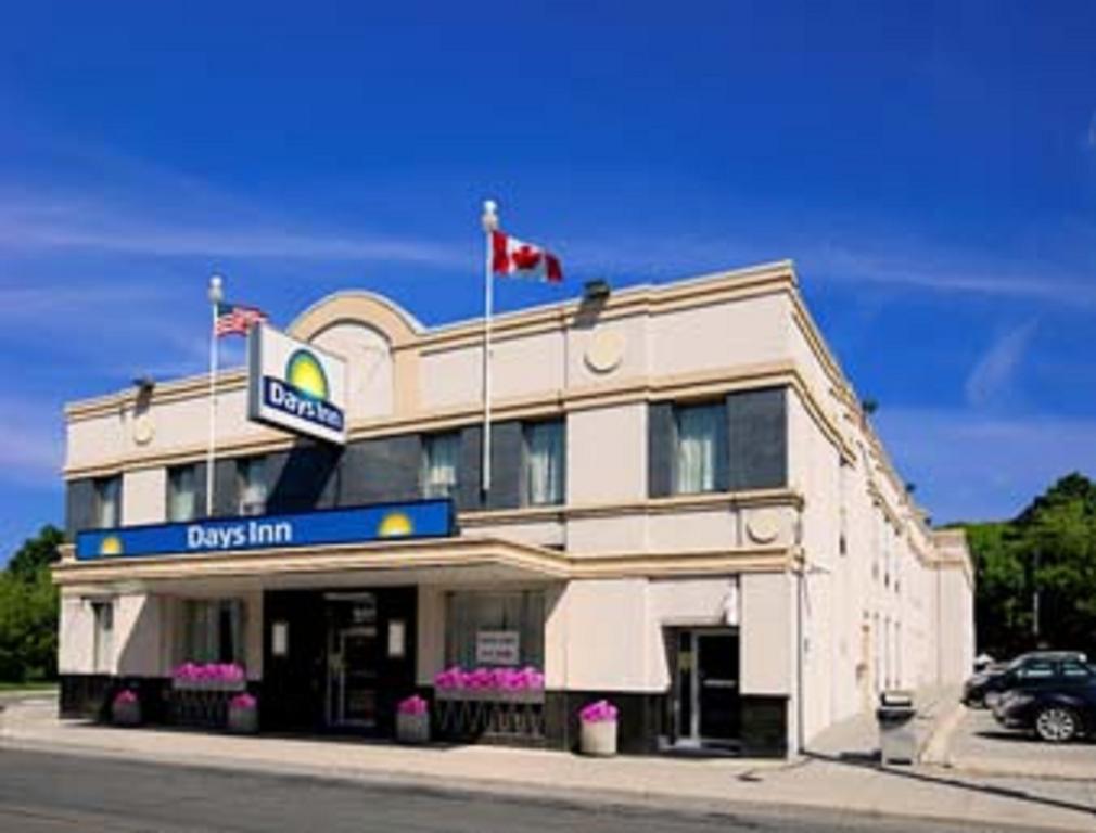 Days By Wyndham East Beaches Toronto