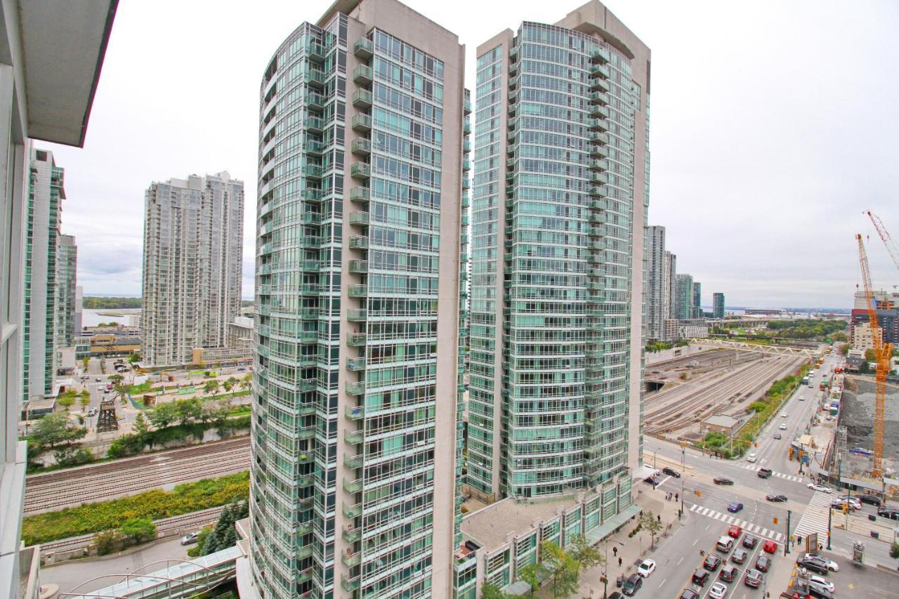 Boutique Suites - Entertainment District, Scotiabank Arena - Downtown Apartment Toronto