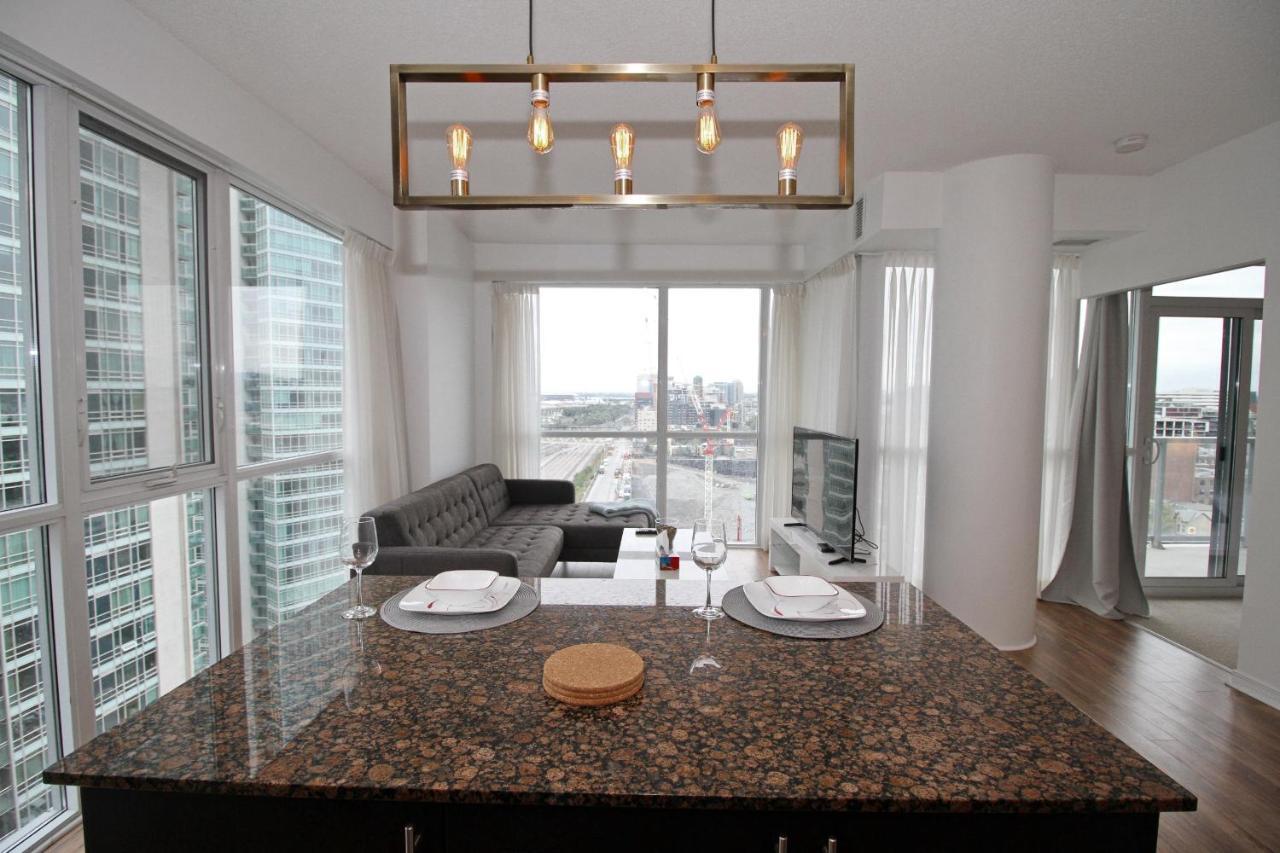 Apartment Boutique Suites - Entertainment District, Scotiabank Arena - Downtown *