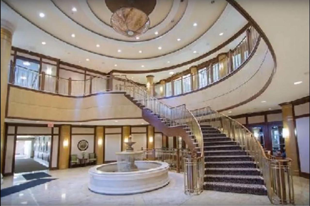 Pelicanstay In Harrison Garden Blvd * Toronto