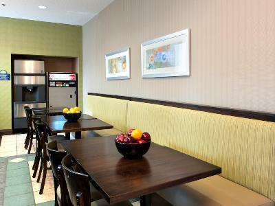 Hotel Days By Wyndham East Beaches Toronto