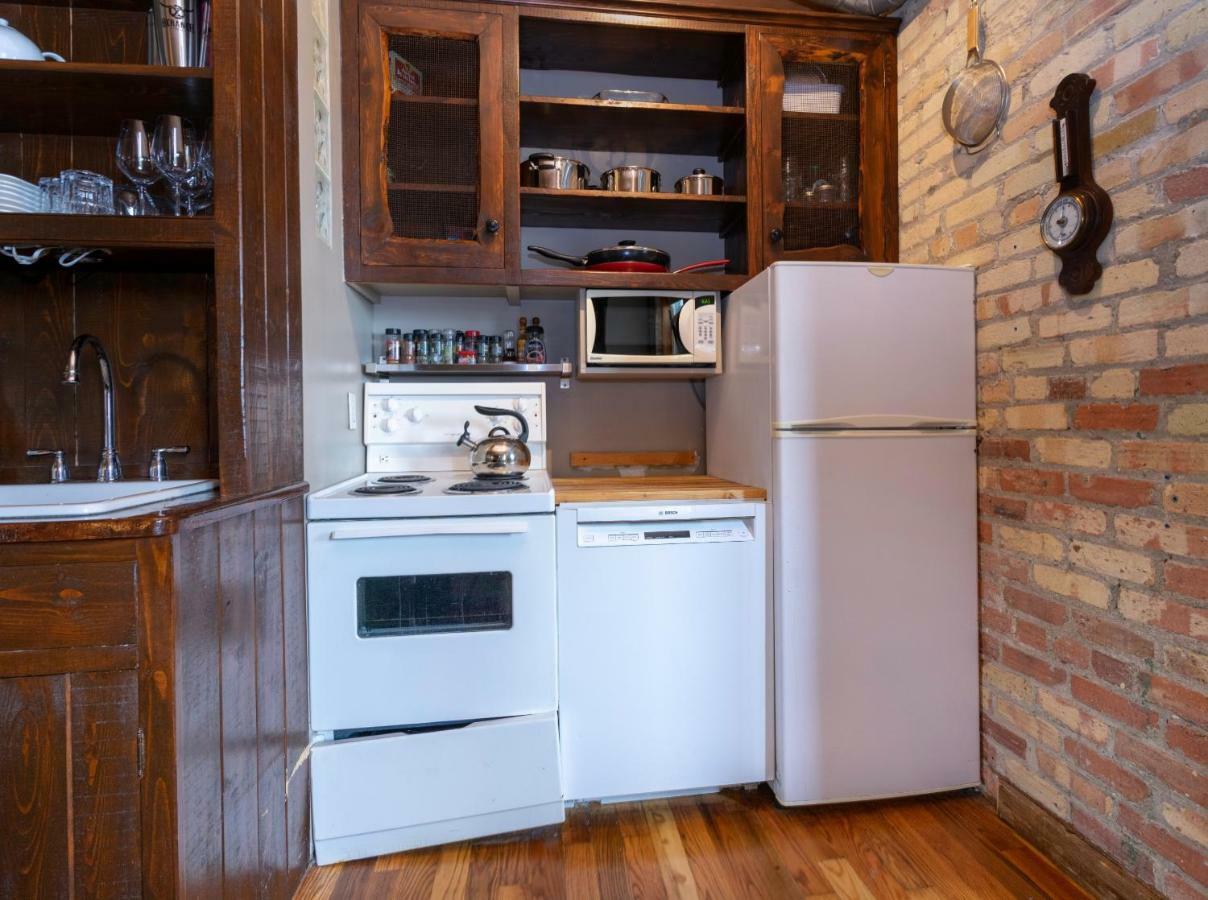 Rustic 1 Bedroom Loft In Queen Street West Apartment