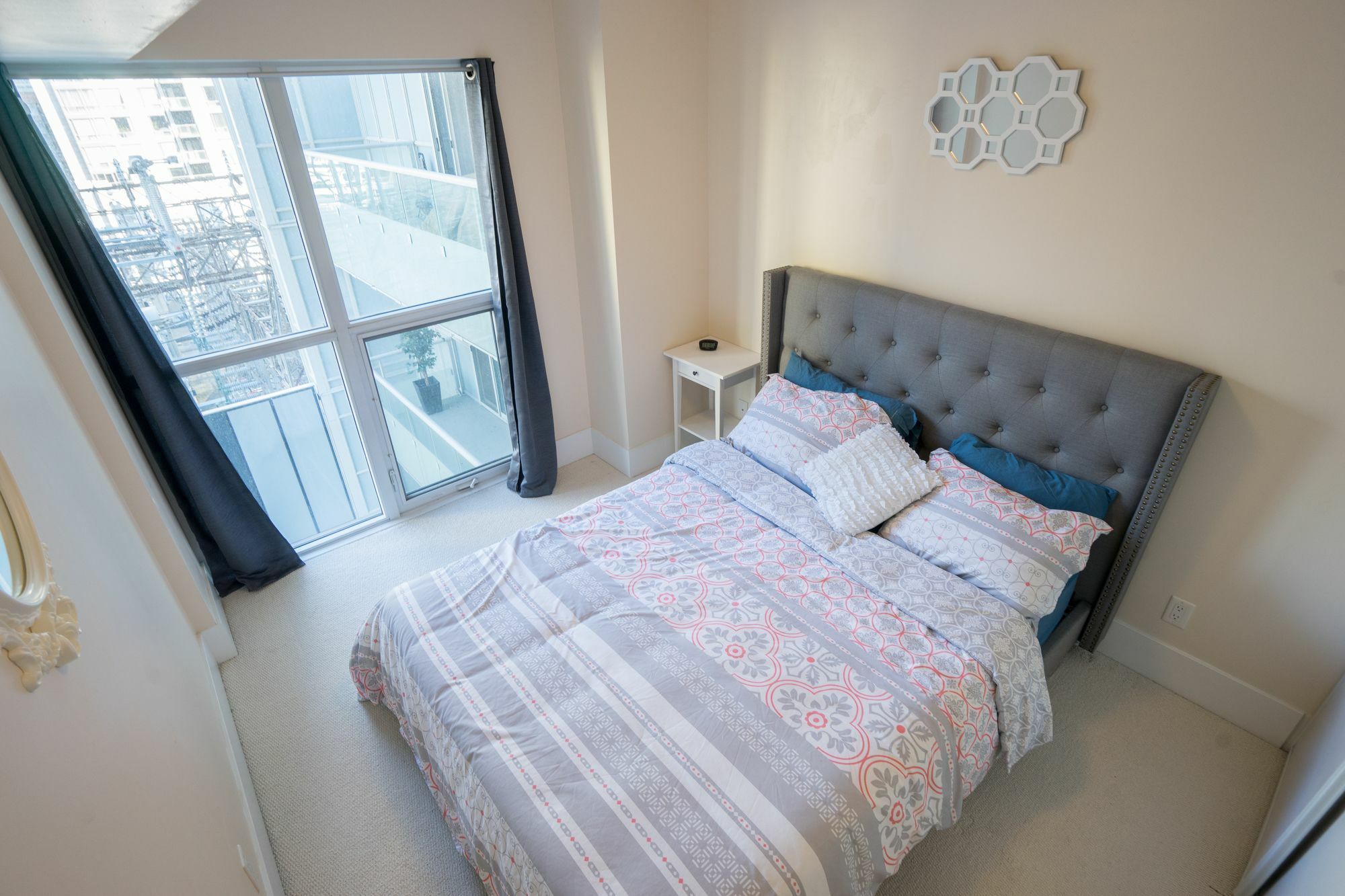 Applewood - Luxury 3 Bdrm Apartment Toronto