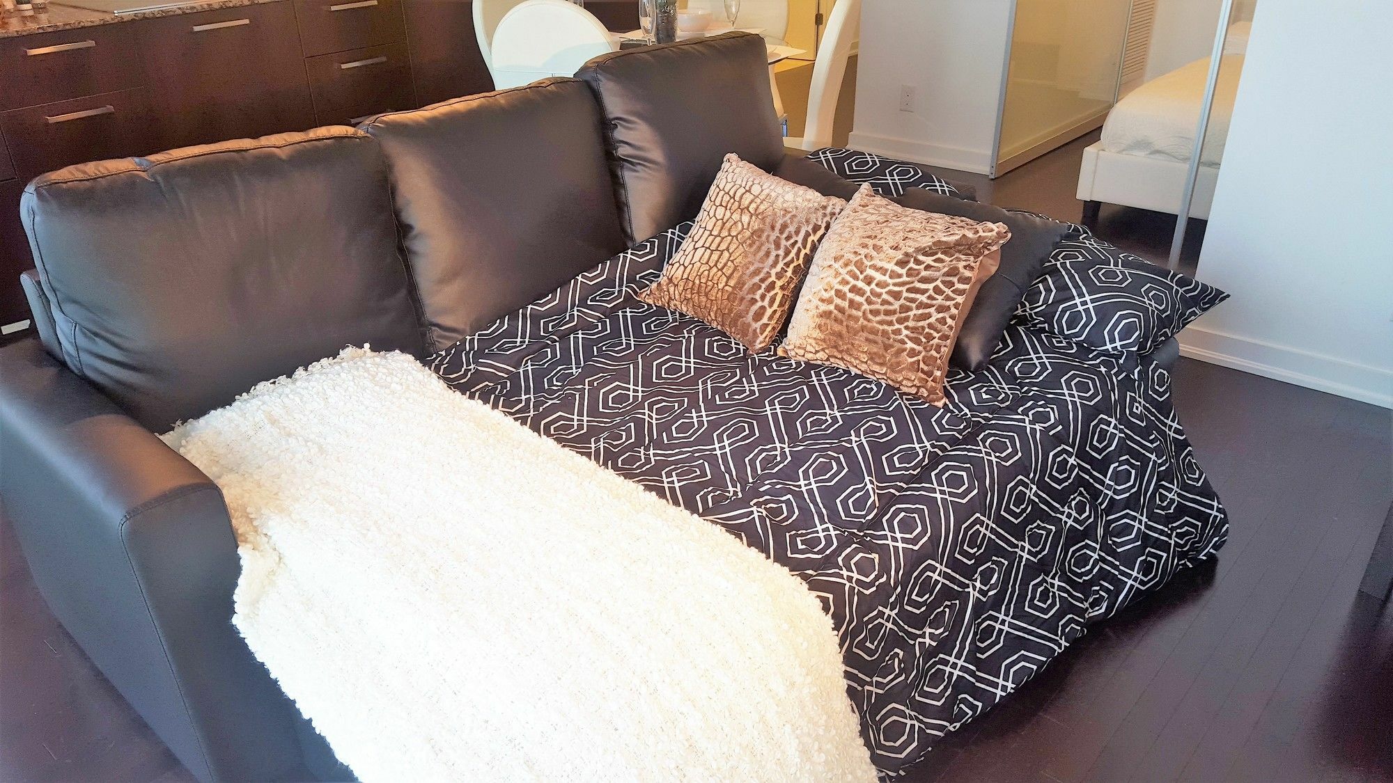Lavish - Luxury - Downtown 3* Toronto