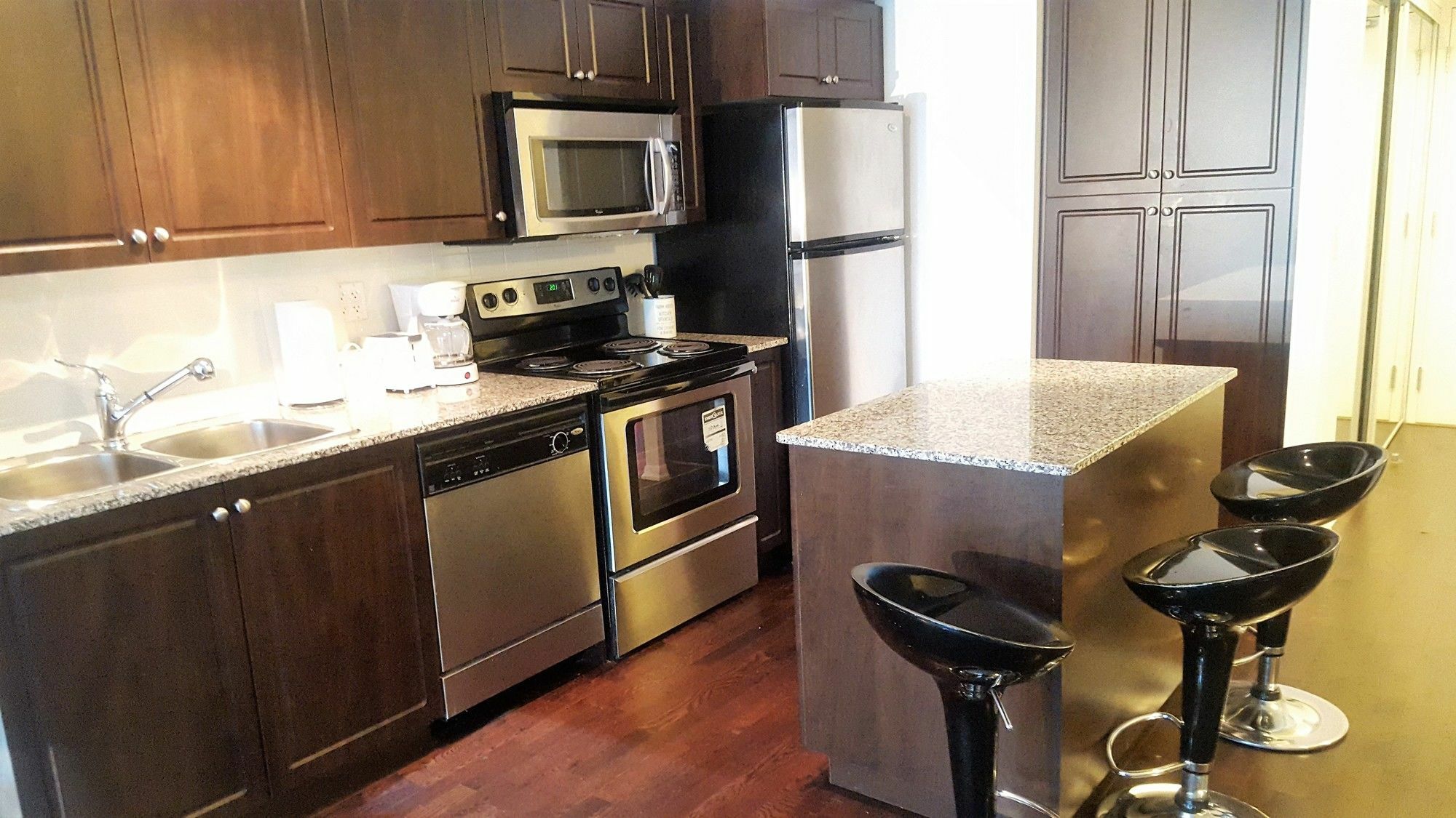 Lavish - Luxury - Downtown 3* Toronto