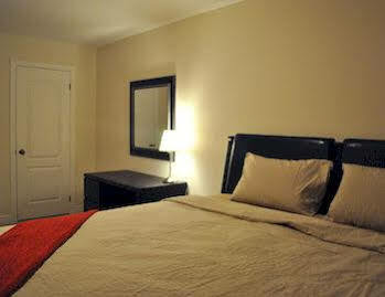 Living Suites Toronto - Front & John Apartment *