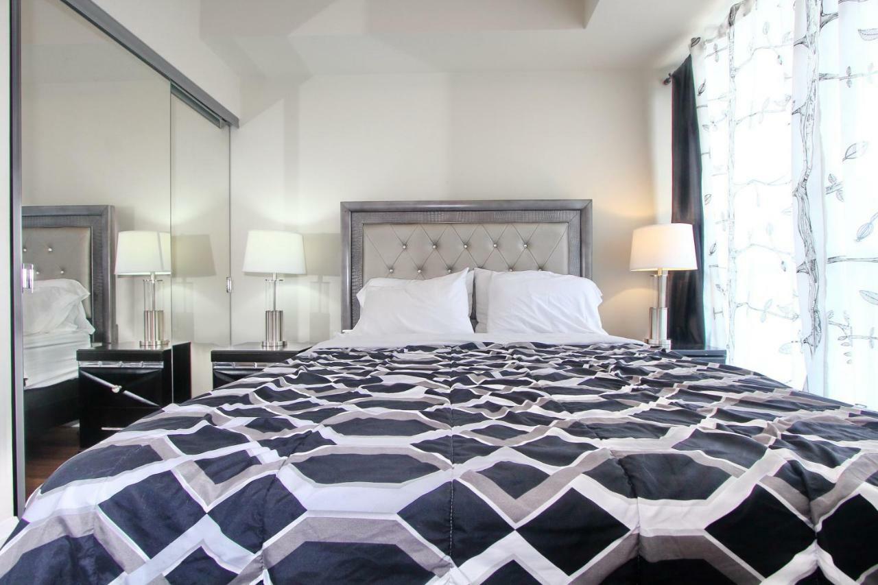 Apartment Pelicanstay In Harrison Garden Blvd Toronto